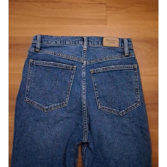 Abercrombie & Fitch Ultra High Rise Distressed Stretch Frayed Hem Ankle Jeans - Picture 5 of 6